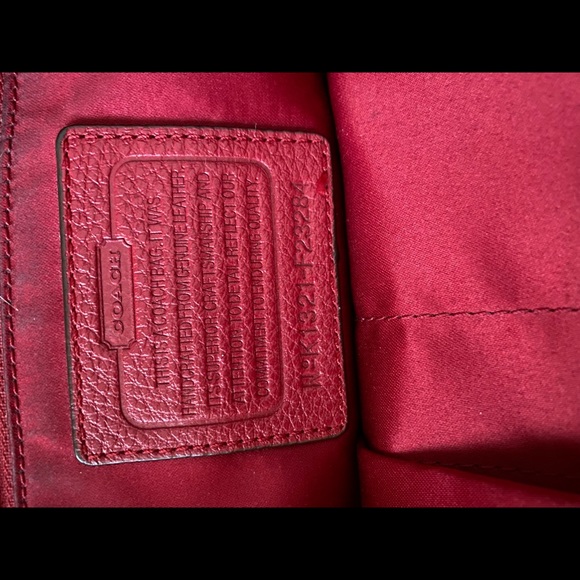 Red Coach leather purse - Picture 3 of 3